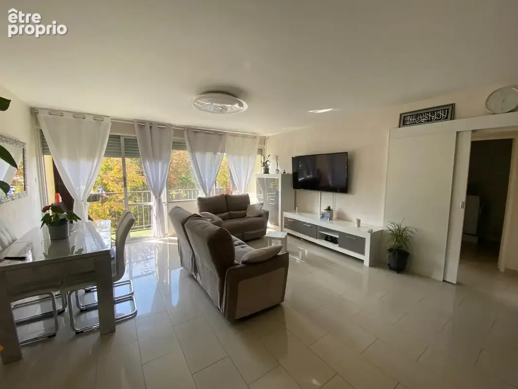 Appartement F3 dans résidence PIERRE FONTAINE - photo 1