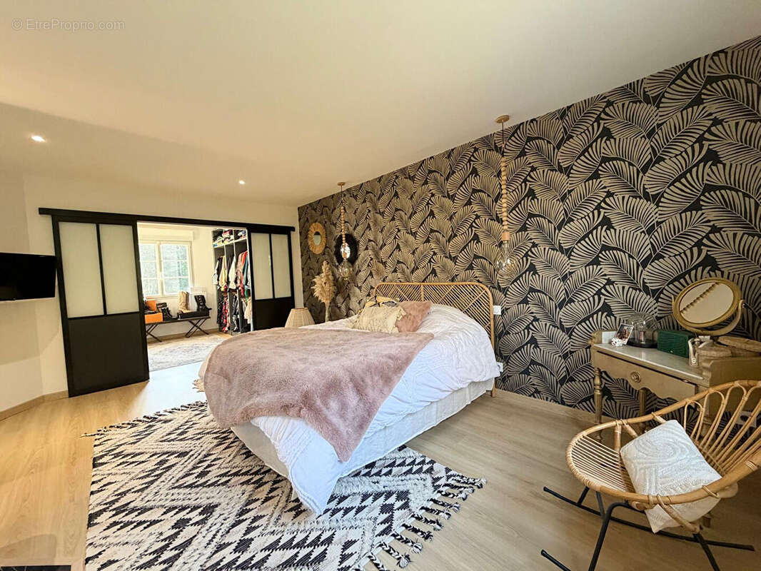 Maison à MONTIGNE-LE-BRILLANT