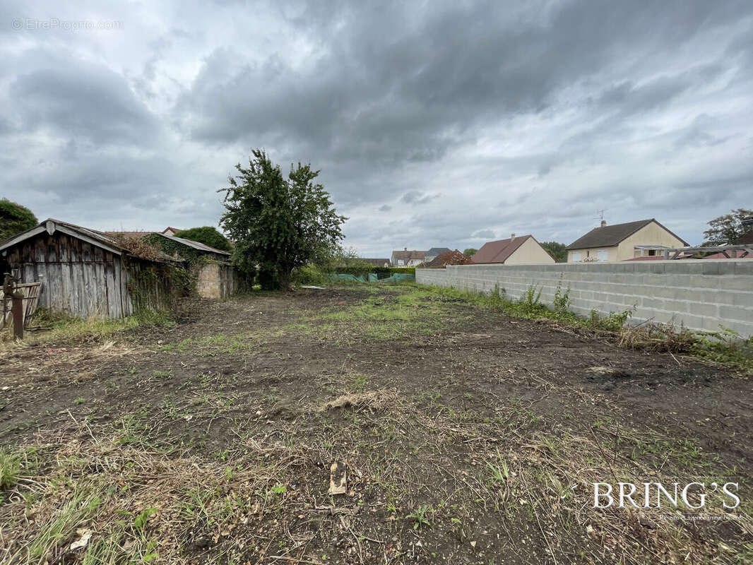 Maison à VILLAINES-LA-CARELLE