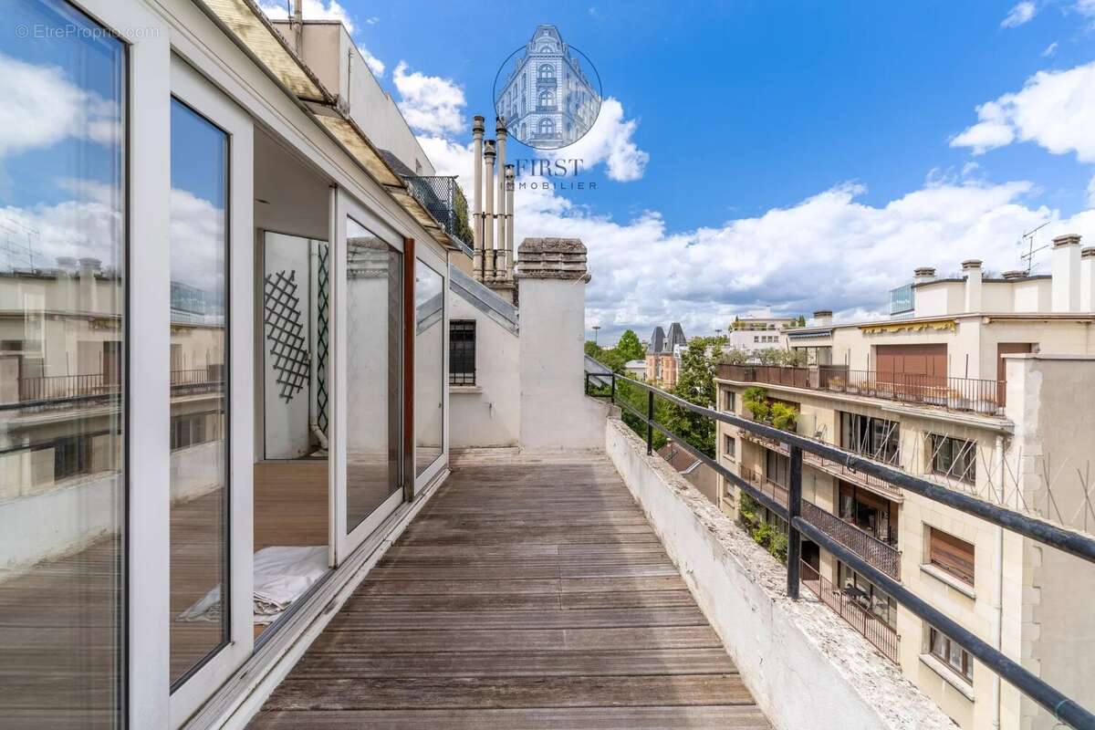 Appartement à PARIS-16E