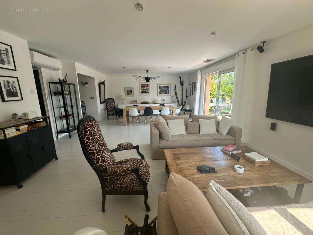 Maison À Vendre de plain pied 146 m² sur terrain de 620 m² avec piscine 3 chambres - photo 5