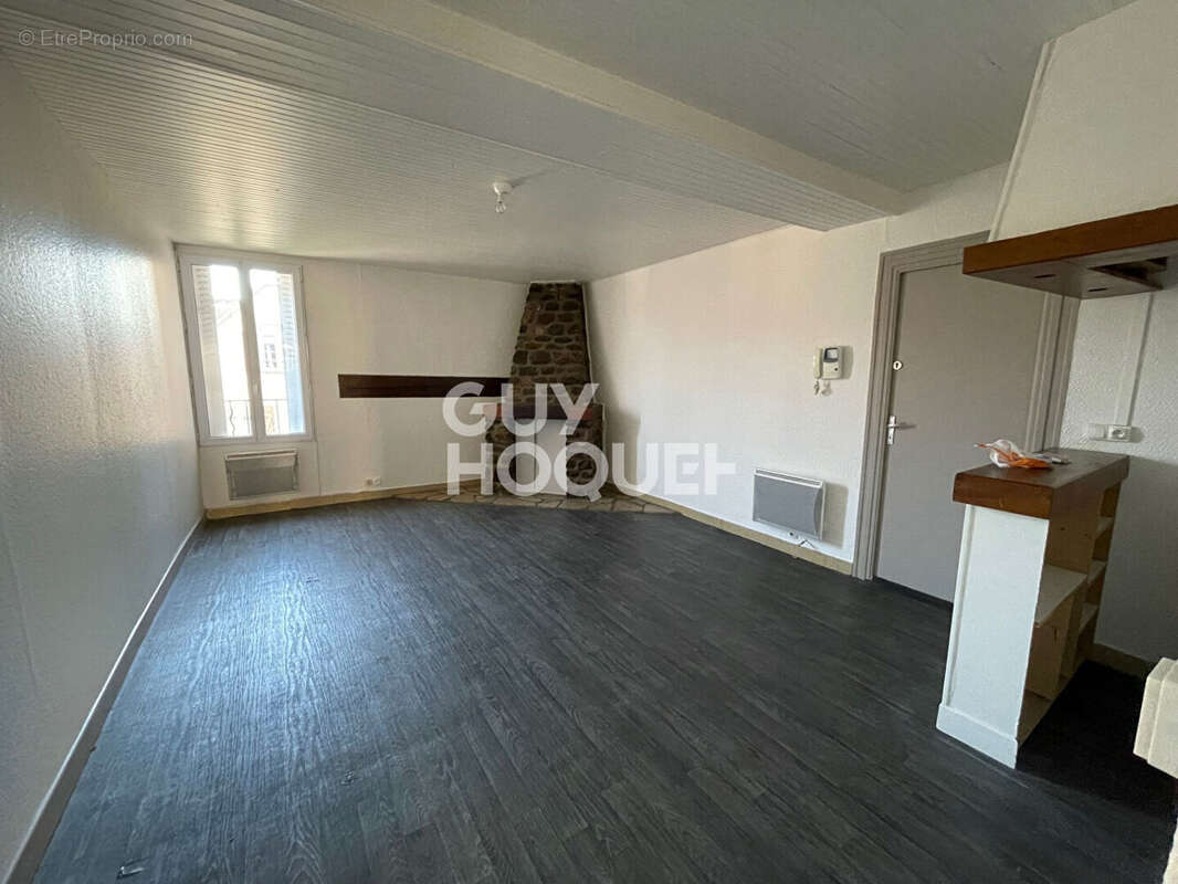 Appartement à COULANGES-LA-VINEUSE