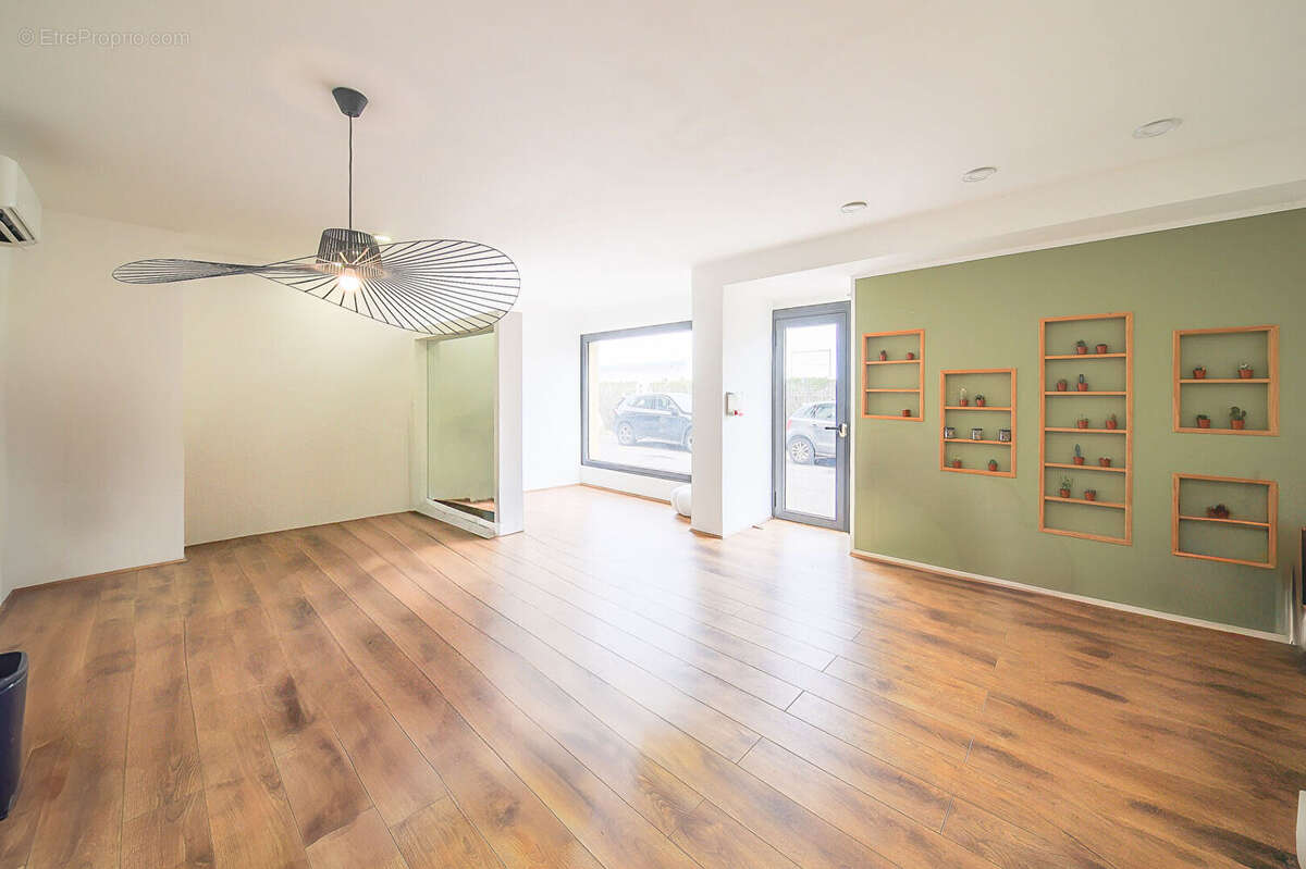 Commerce à SANTA-MARIA-DI-LOTA