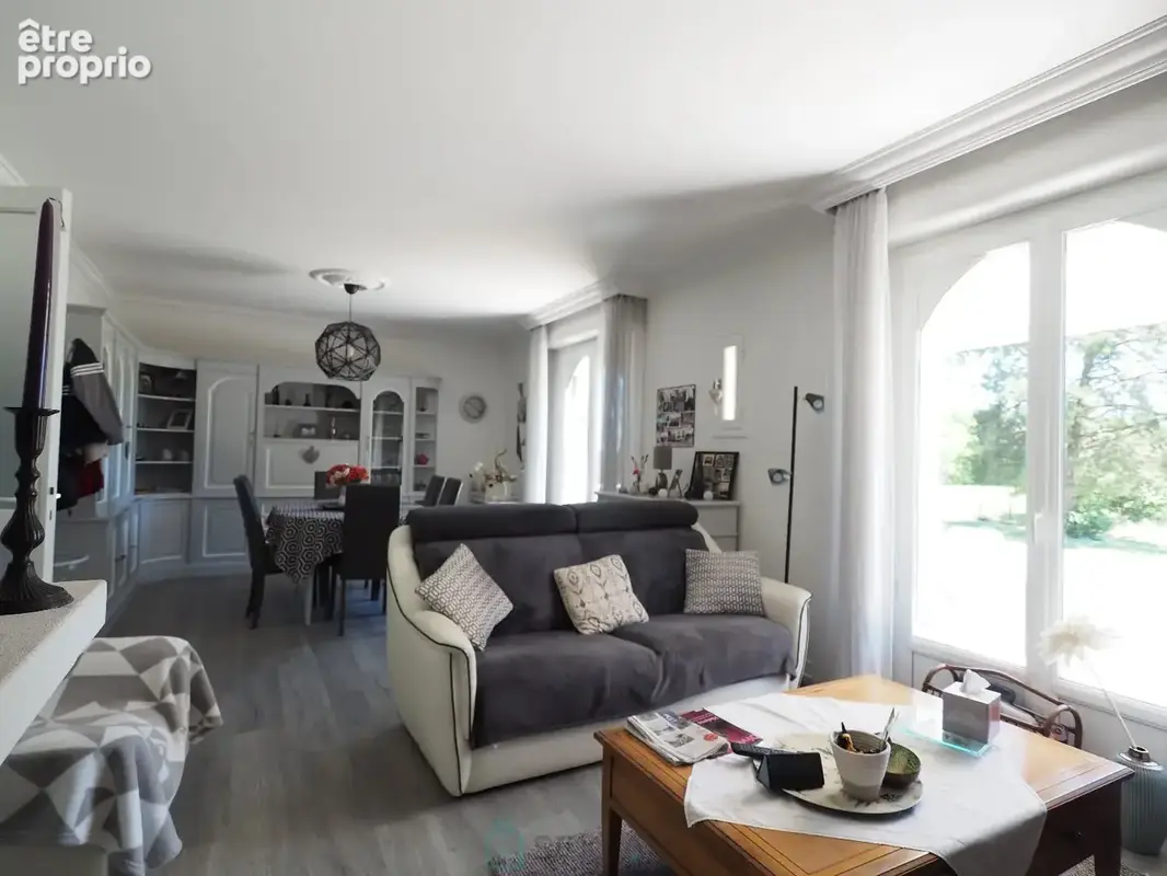 Agréable et lumineuse traditionnelle sur sous-sol complet - Belle parcelle paysagée de 2 800 m² - photo 5