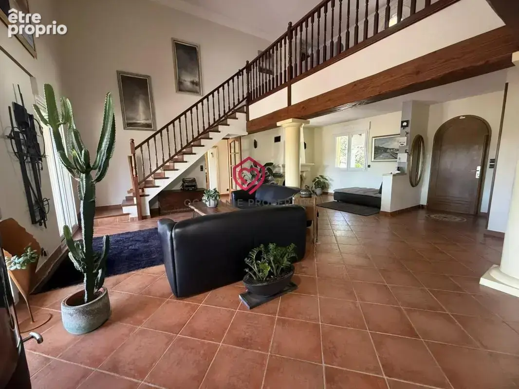 Magnifique maison avec un beau terrain, piscine et garage - photo 32