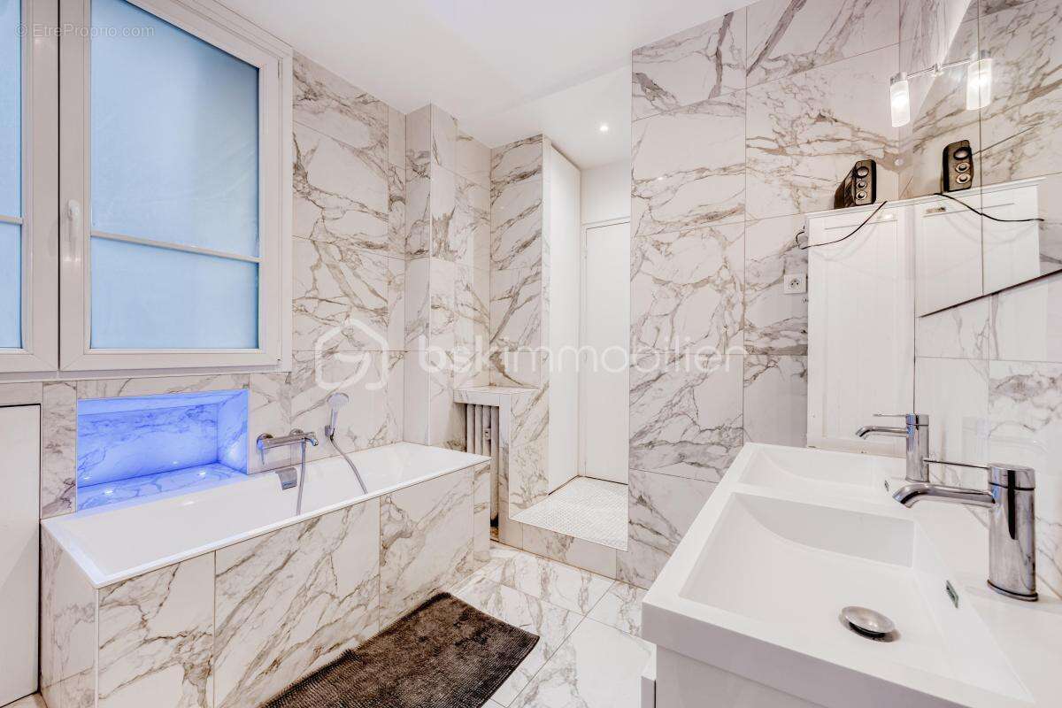 Appartement à PARIS-7E