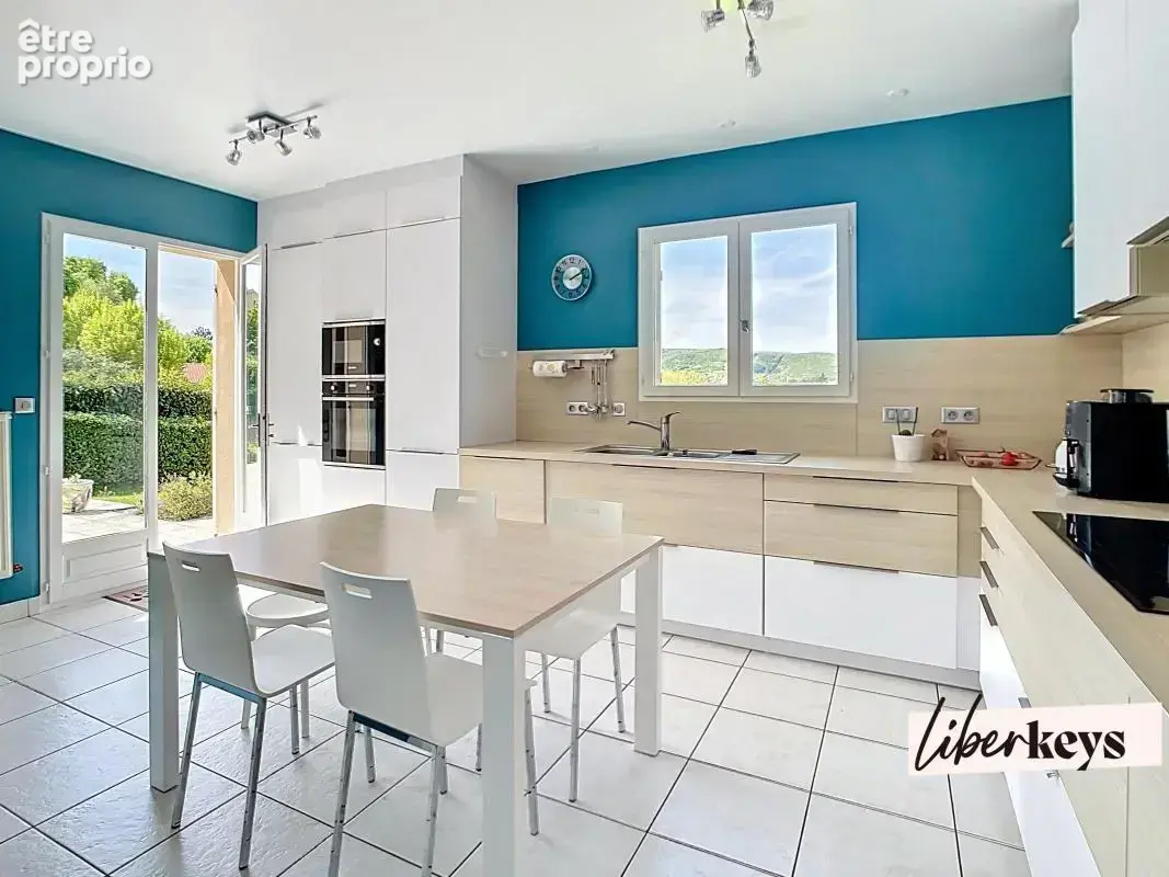 Fontaines Saint-Martin : maison 185m² vue dégagée, 5 chambres, terrain 890m², 2 box, cave, cellier - photo 3