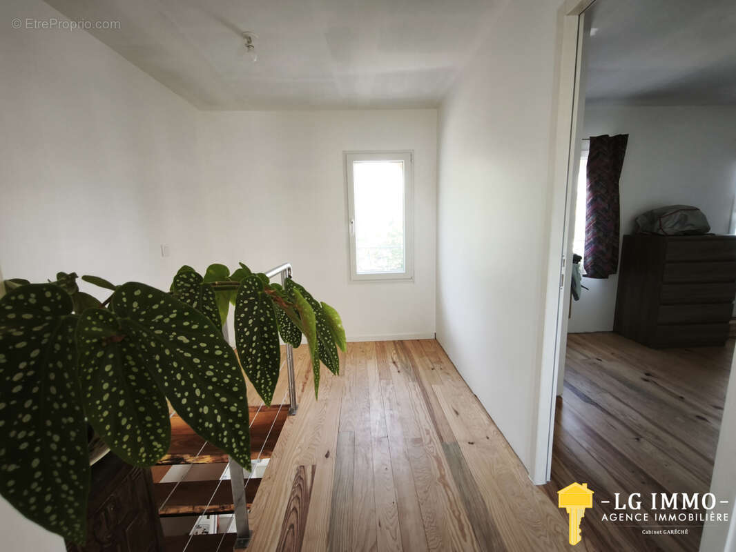 Maison en pierres rénovée 3 chambres, jardin clos au coeur de Saint-Genis-de-Saintonge - photo 8
