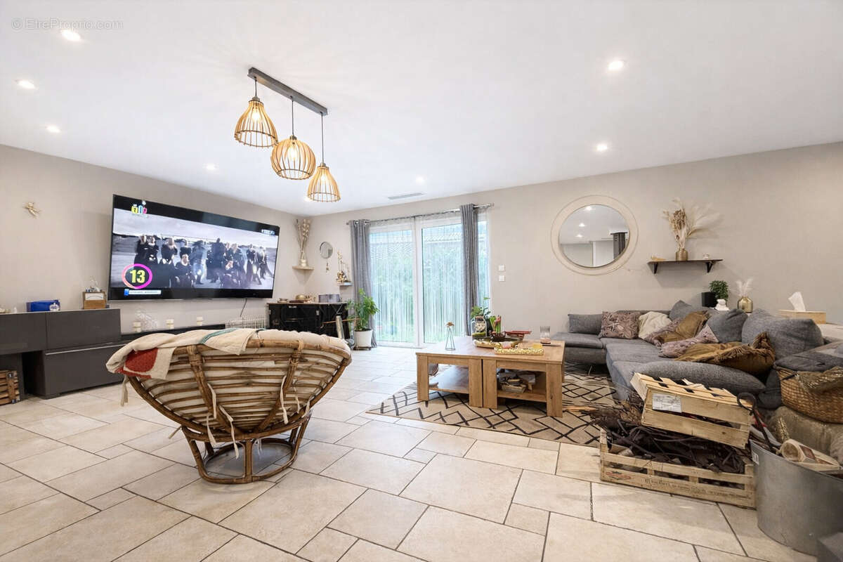 Maison à SOLLIES-TOUCAS