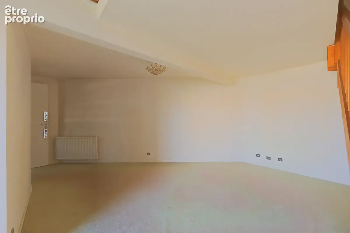 DUPLEX au dernier étage avec loggia. Cave et Parking inclus. - photo 6