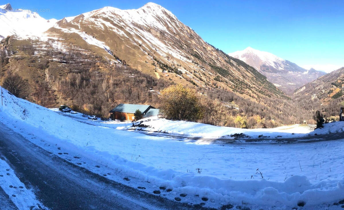 Terrain à SAINT-JEAN-DE-BELLEVILLE