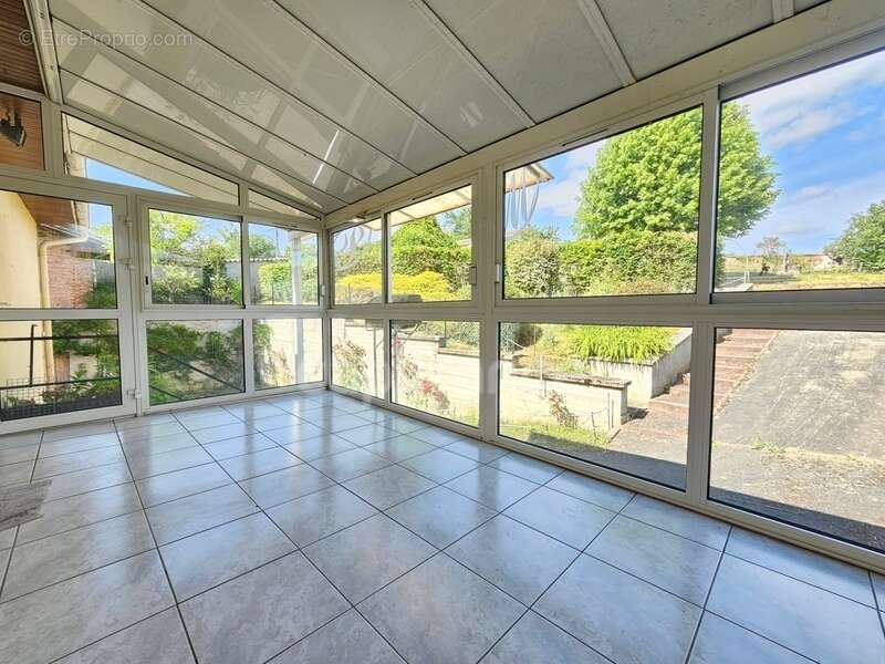 Maison à vendre 8 pièces avec sous-sol garage et dépendances et jardin de 1000 m² CHAMBOST LONGESSAIGNE (69) - photo 3