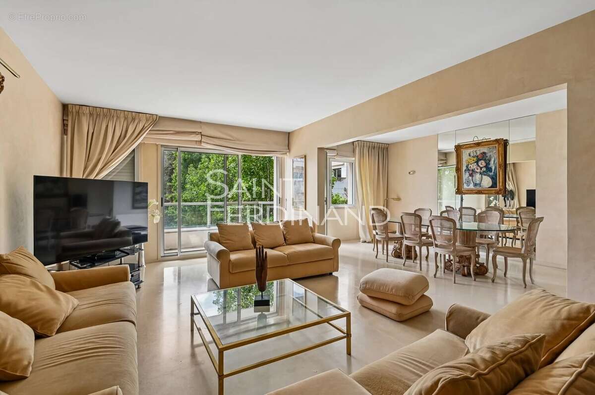Appartement à NEUILLY-SUR-SEINE