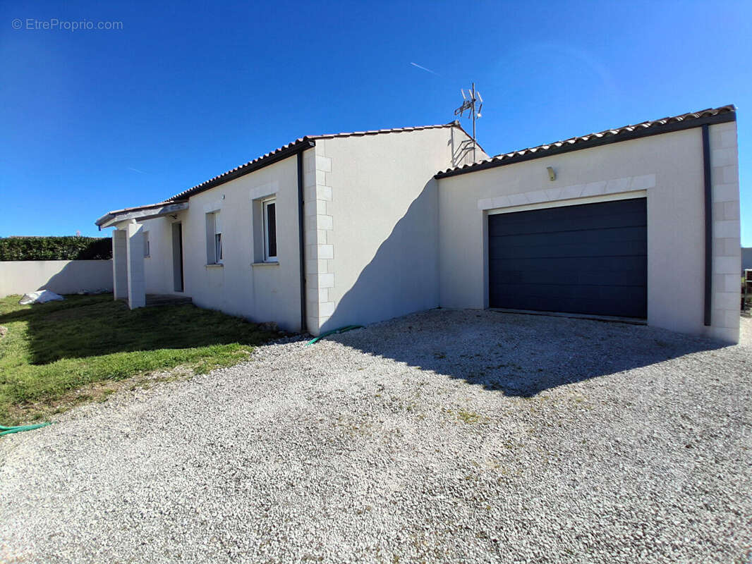 Maison à SAINT-SULPICE-D'ARNOULT