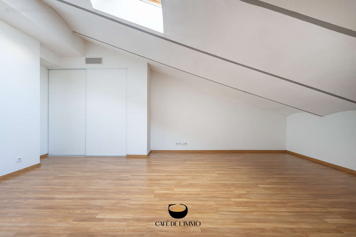 Appartement à MARSEILLE-2E