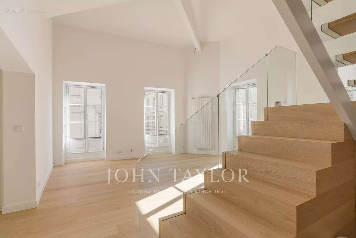 Appartement renove - trois pieces - triangle d'or - photo 2