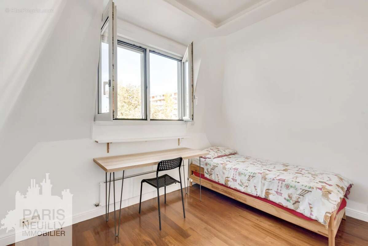 Appartement à NEUILLY-SUR-SEINE
