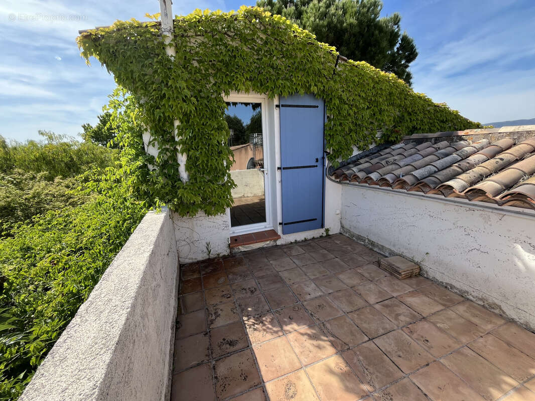 Autre à PUGET-SUR-ARGENS