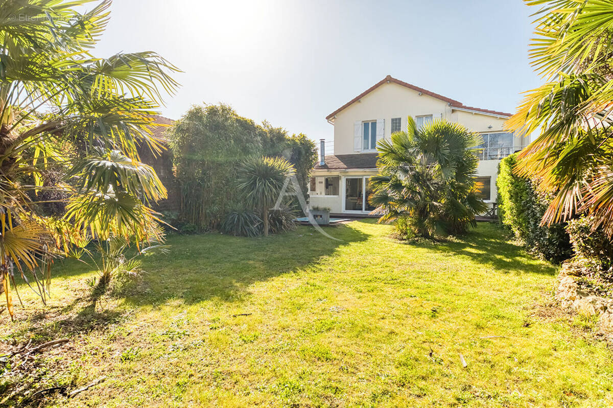 Maison à CHAMPS-SUR-MARNE