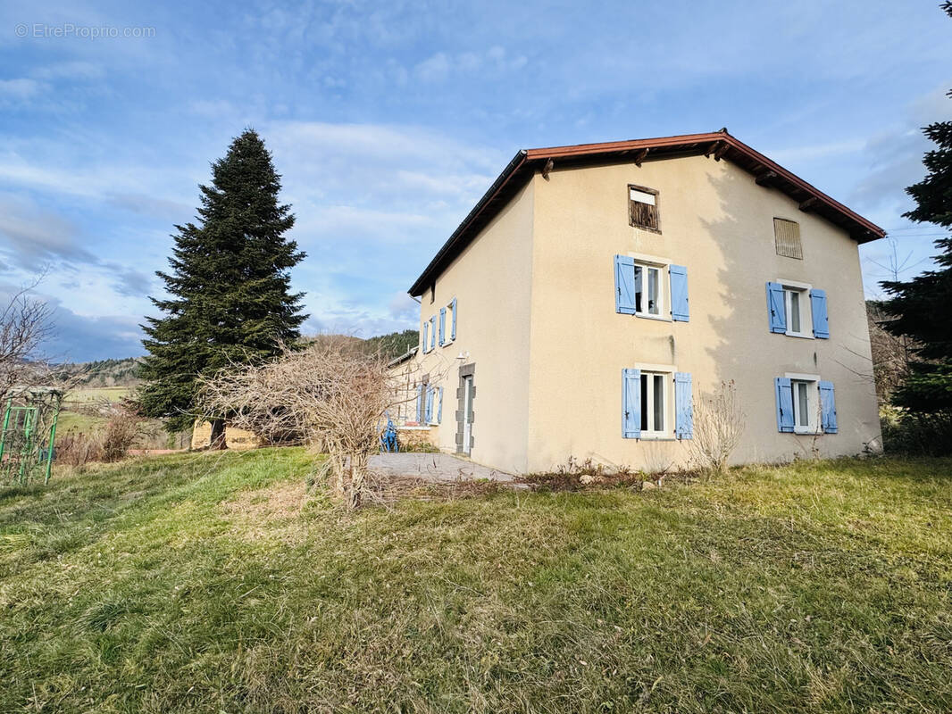Maison à ESCOUTOUX