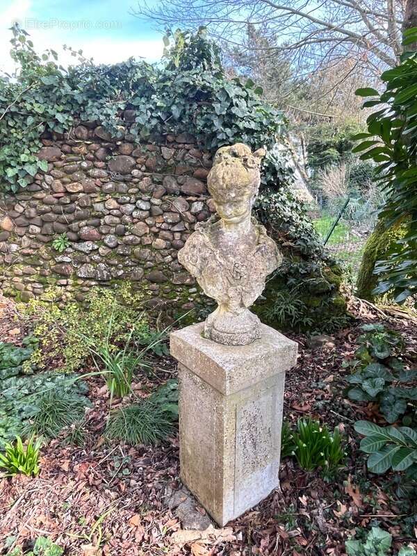 ELEGANT CHATEAU XVIIIs, sans travaux, sur 1 hectare clos de murs, jardin paysagé, chapelle, orangerie, dépendances, pour famille - photo 33