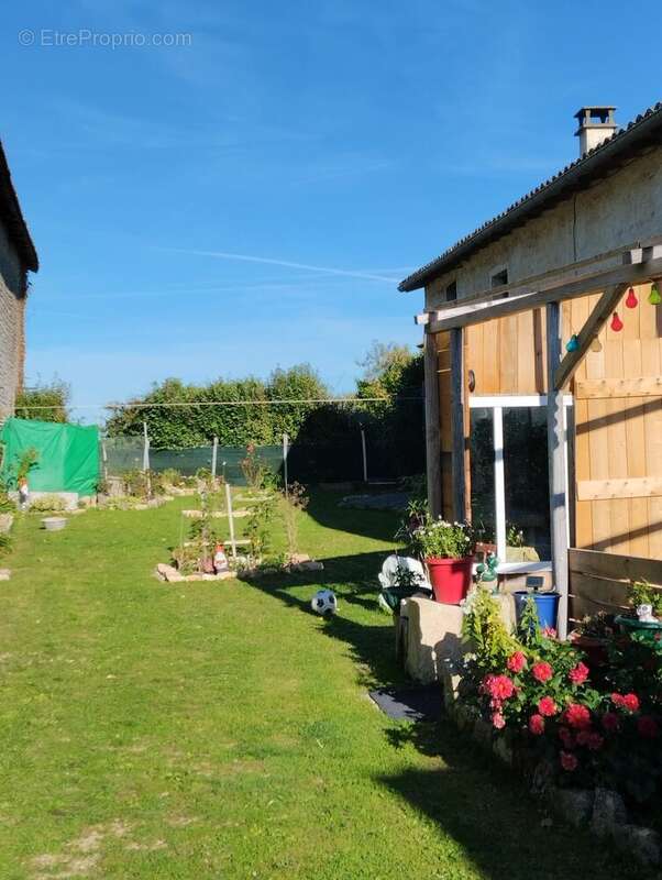Maison à CHEF-BOUTONNE