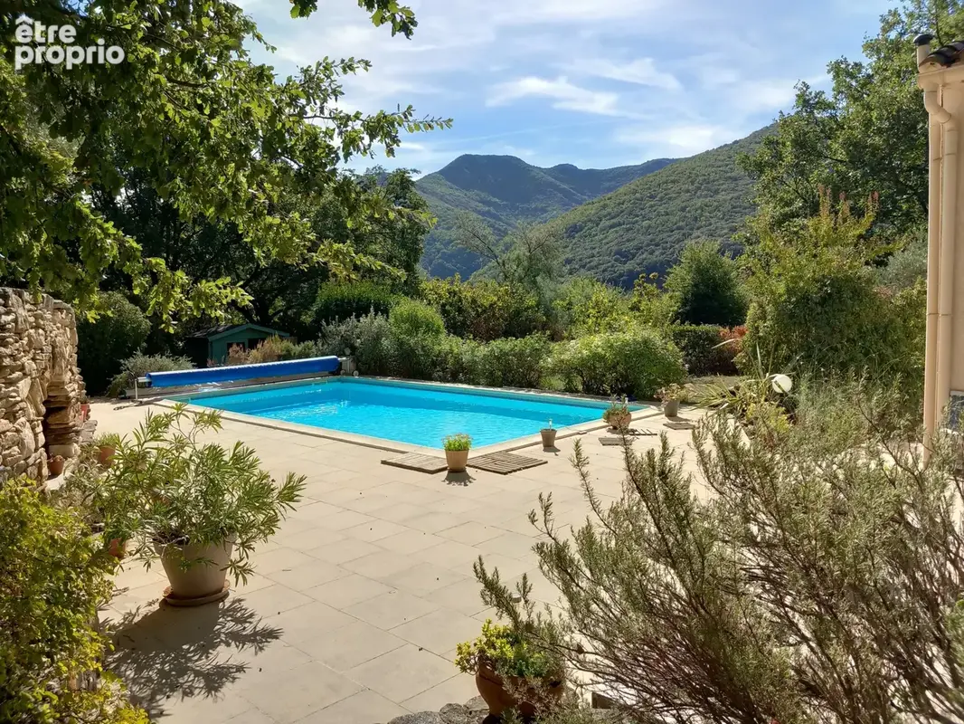 Superbe villa plain pied avec piscine sur 4000M2 arborés. - photo 5
