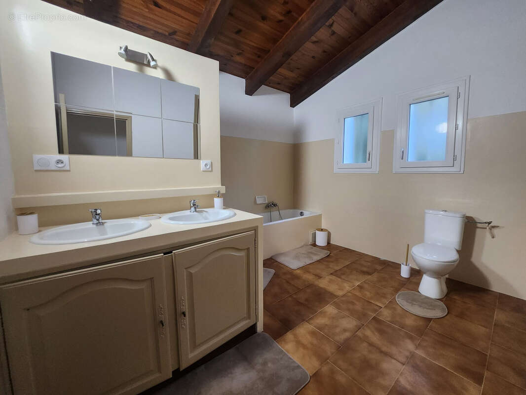 Maison à MONTAREN-ET-SAINT-MEDIERS