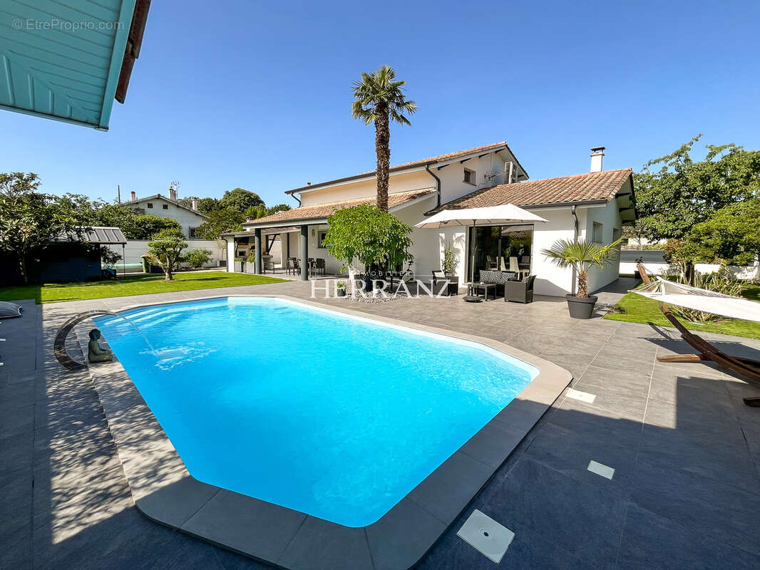 Villenave-d'Ornon   Élégante maison contemporaine de 150 m2 avec piscine et jardin paysagé - photo 2