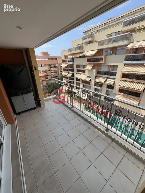 Menton - Appartement traversant 3 pièces avec terrasse plein sud, quartier Vielle Ville à deux pas des plages - photo 8