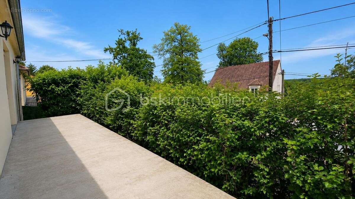 Maison à LE COUDRAY-MONTCEAUX