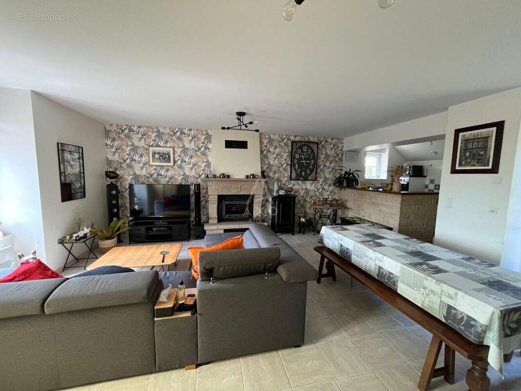 Maison 75 m² à Saint-Georges-De-Reintembault  - photo 4