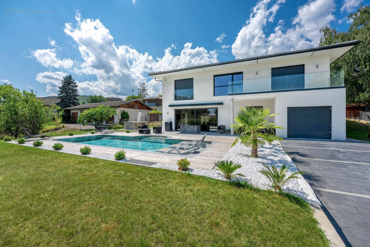 Maison à DIVONNE-LES-BAINS