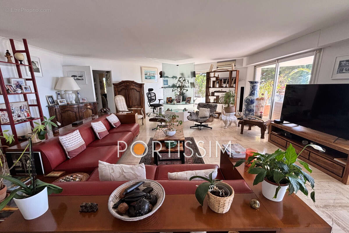 Appartement à SAINT-LAURENT-DU-VAR