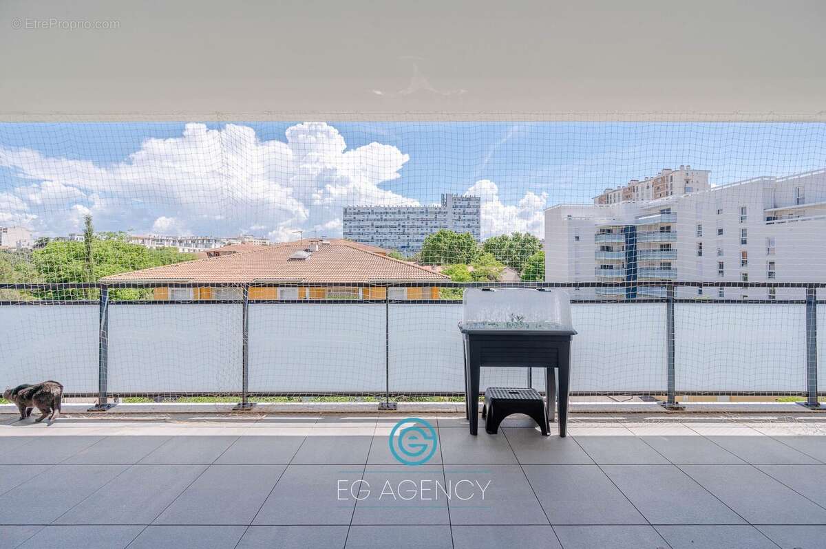 Appartement à MARSEILLE-4E