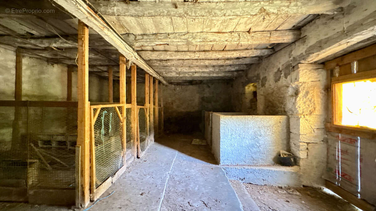 Corps de ferme 7 bâtiments sur 8 ha - photo 12