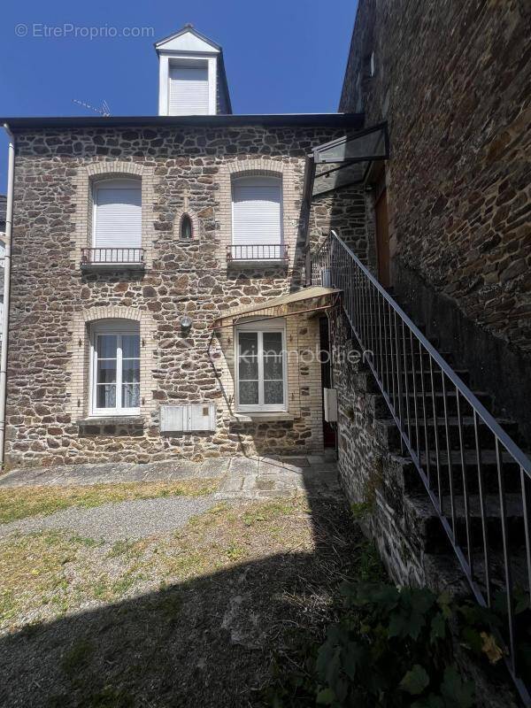 Maison à FOUGERES