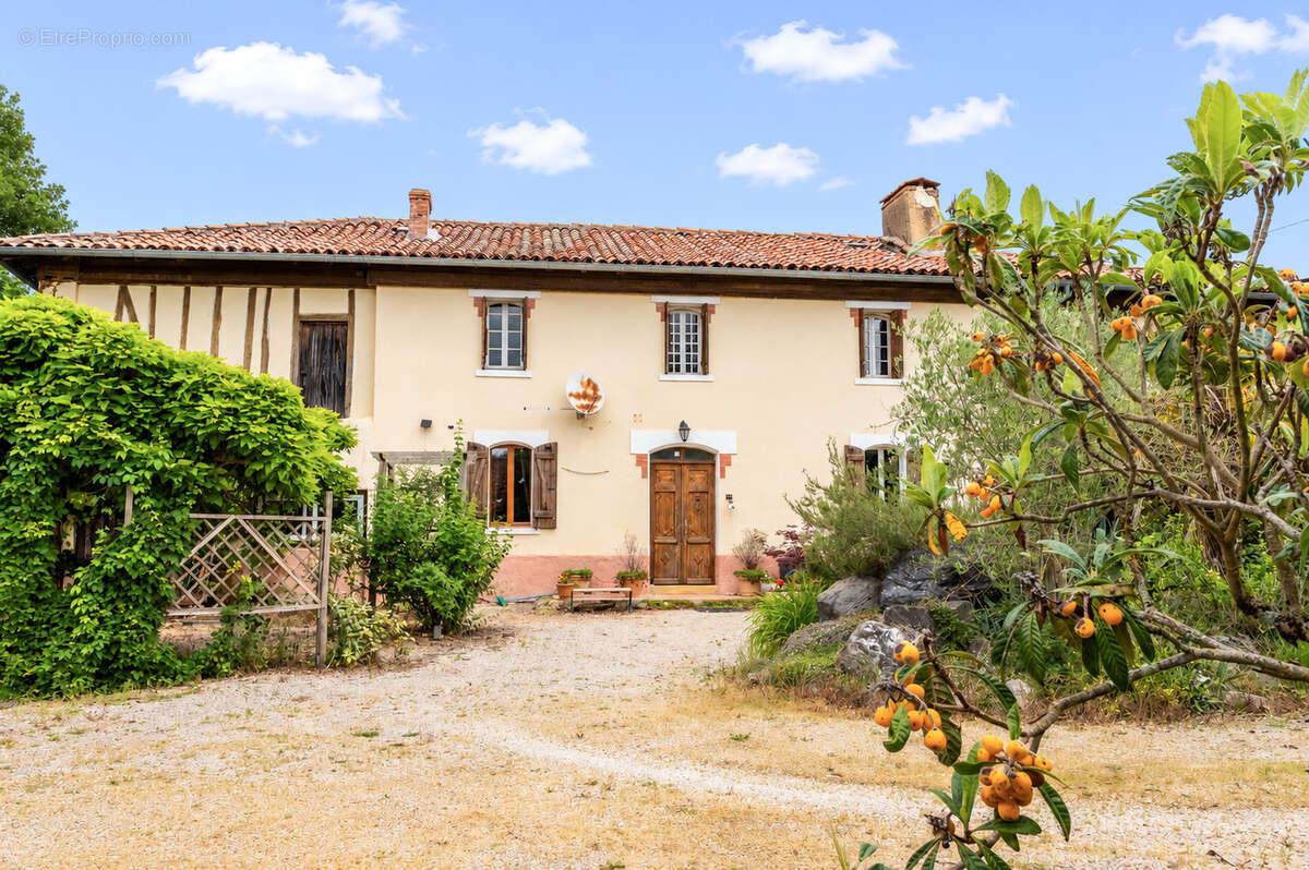 Maison à CHARLAS