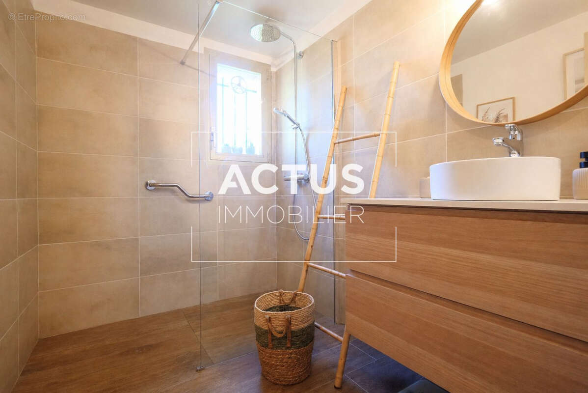 Maison 226 m² à Lambesc  - photo 9
