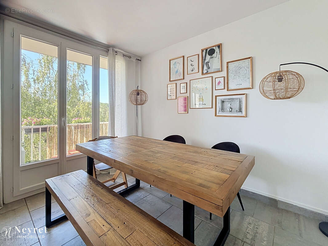Appartement T3 traversant- rénové 67 m2- 2 chambres -Saint-Symphorien-d’Ozon- - photo 5
