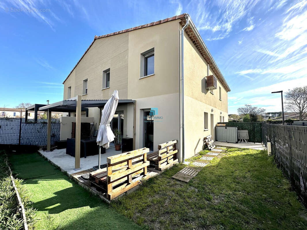 Maison à LE PONTET