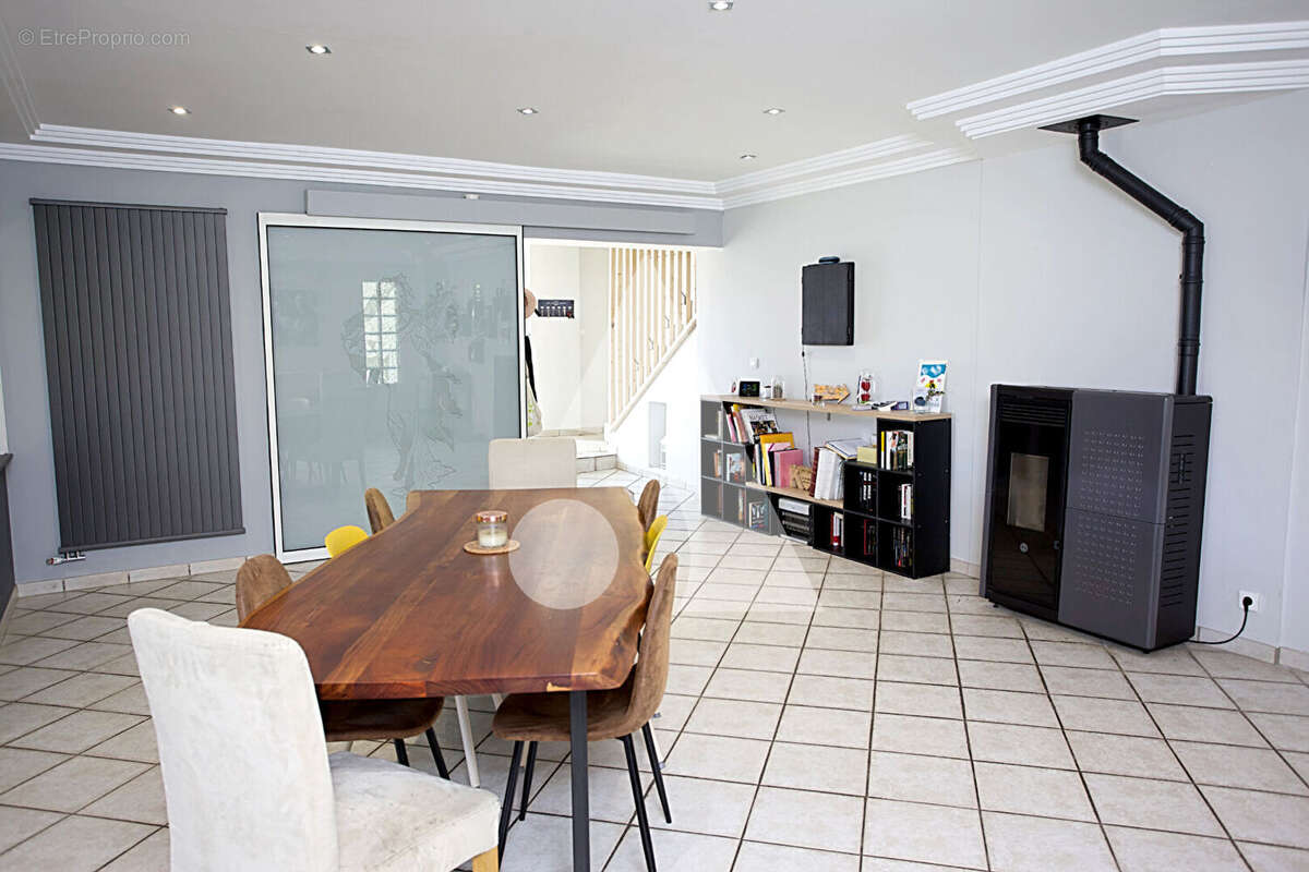 Maison à POUILLY-LE-MONIAL