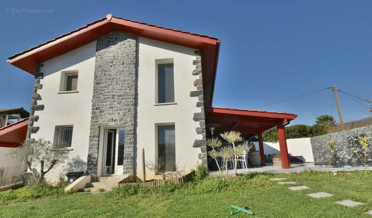 Maison à SAINT-PEE-SUR-NIVELLE