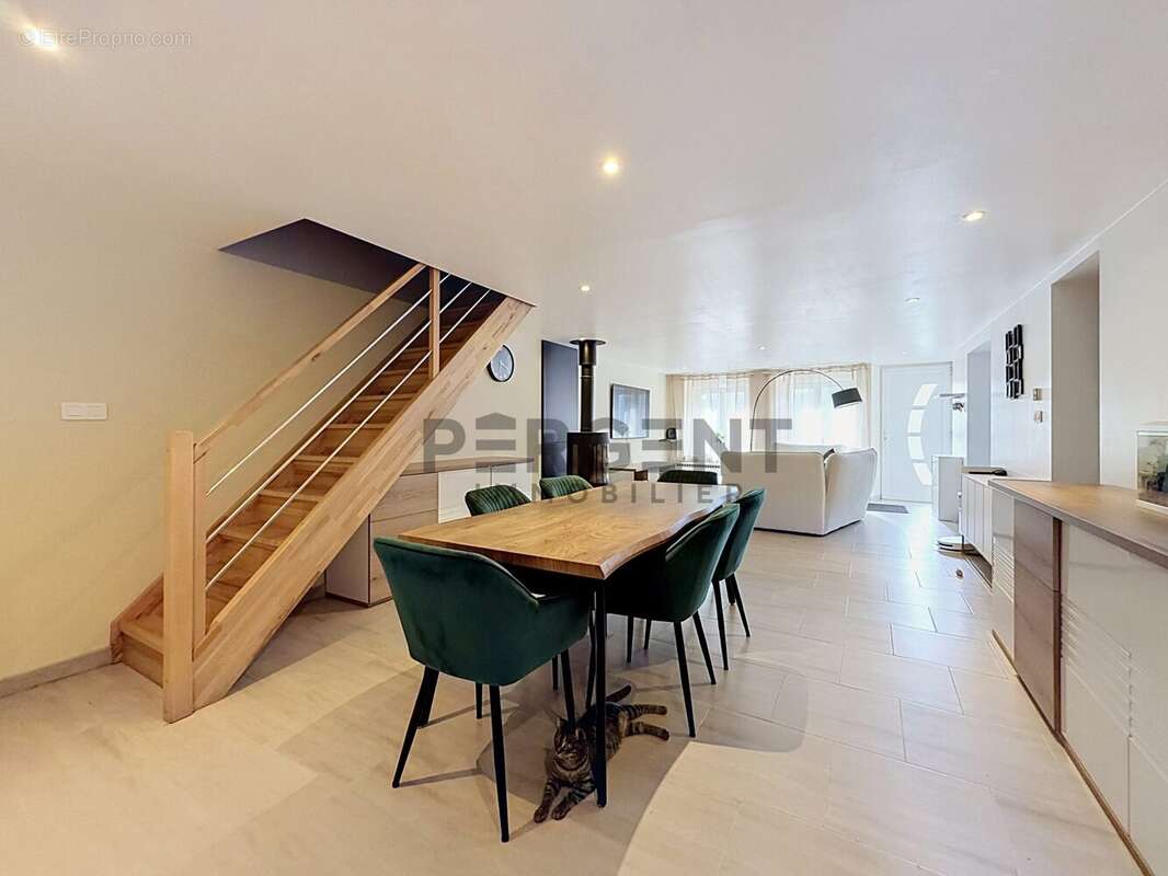Maison 161 m² à Etalle  - photo 2