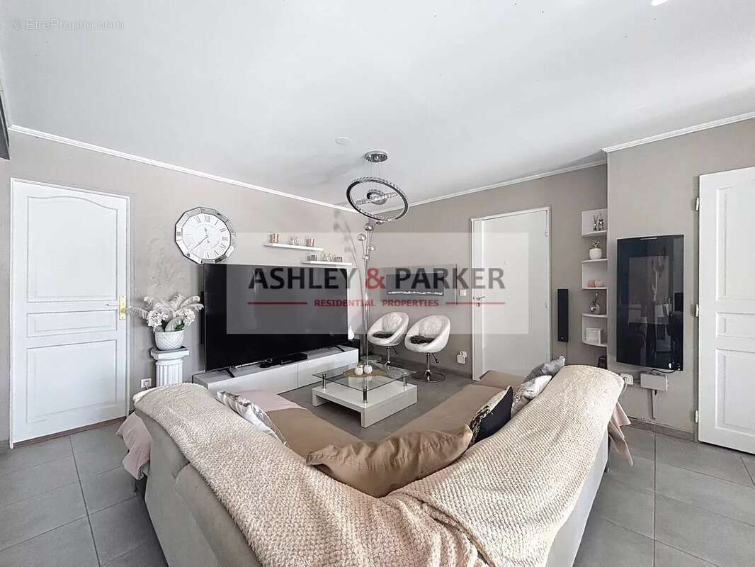 Appartement à SAINT-LAURENT-DU-VAR