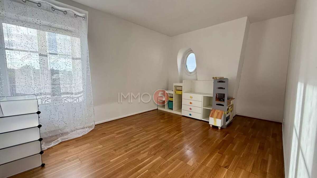 Appartement à LES PAVILLONS-SOUS-BOIS