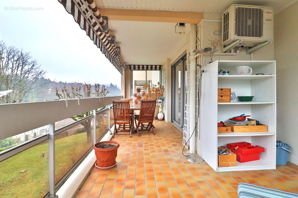 Appartement à CHARBONNIERES-LES-BAINS