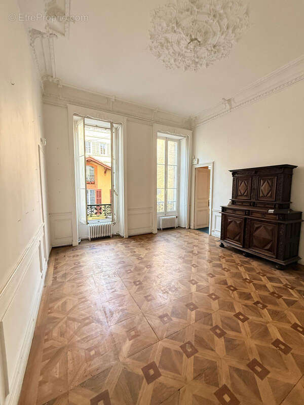 Appartement à MARSEILLE-1E
