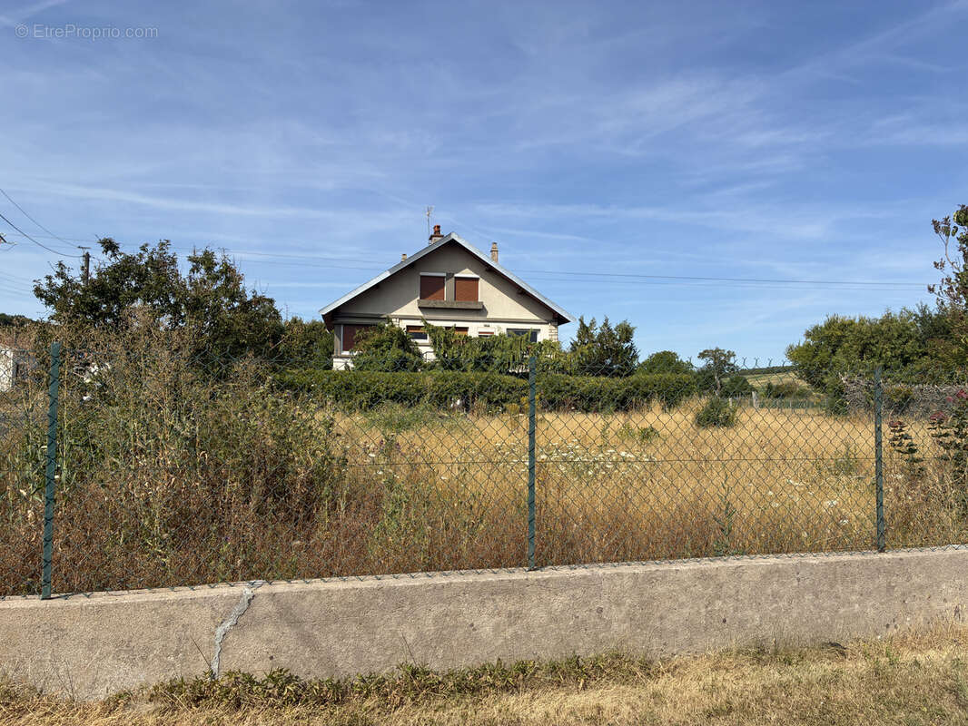 Pavillon à rénover entièrement, élevé sur sous-sol complet - photo 5