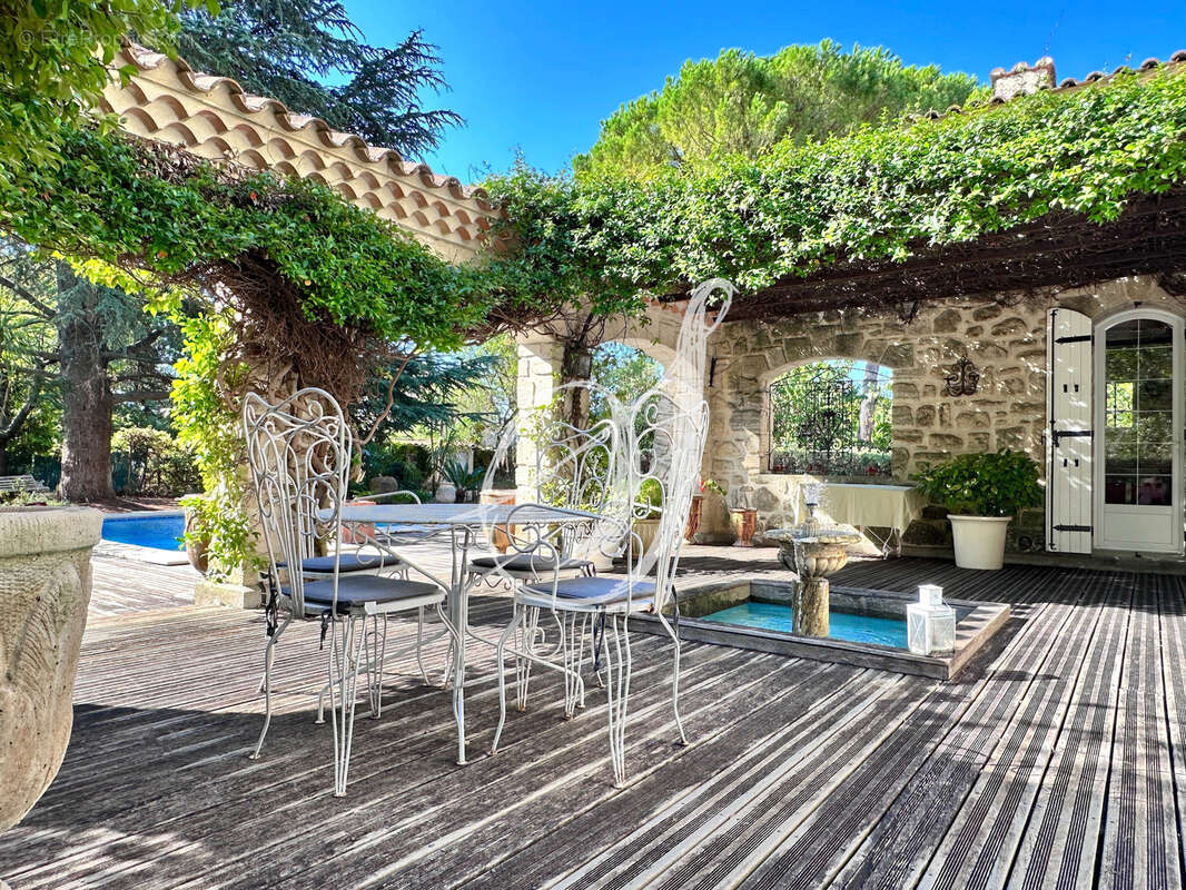 Maison de charme de type 5, 4 chambres avec piscine, garages sur plus de 1 000 m2 de terrain à Juvignac - photo 4